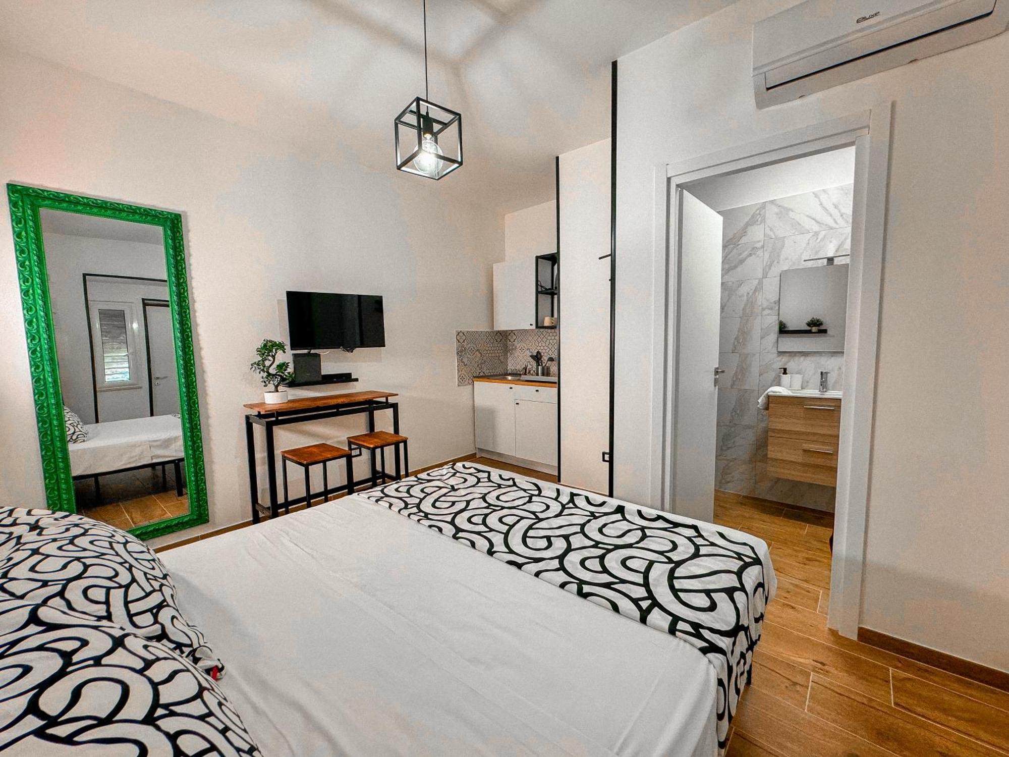 The Quarters Naples Apartments Εξωτερικό φωτογραφία